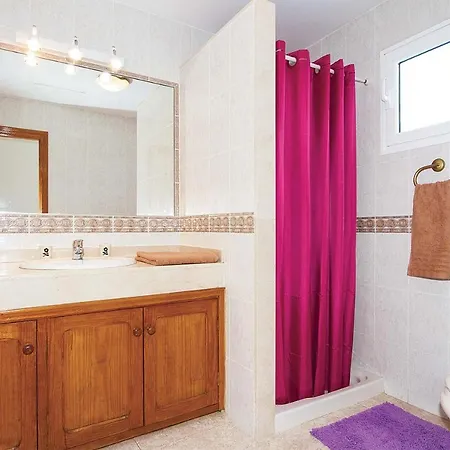Sleeps 8 Wifi Villa *